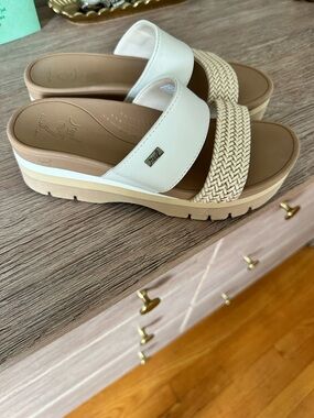 Reef White and Tan Platform Slide Sandals